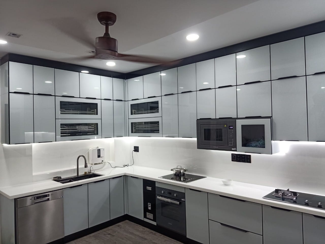 tủ bếp inox treo tường