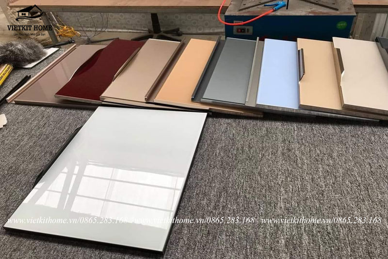 giá tủ bếp inox cánh kính