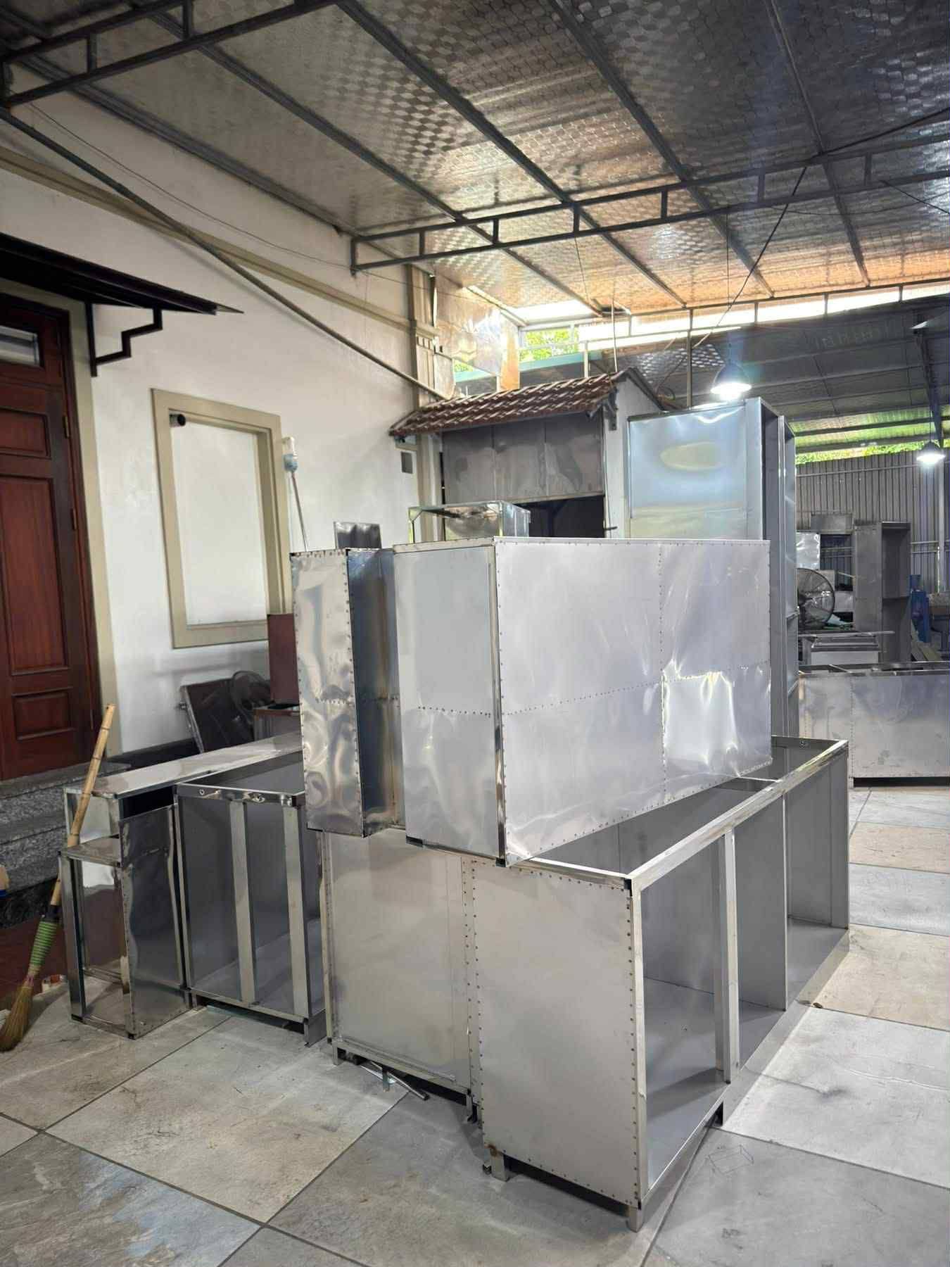 tủ bếp inox cánh kính 