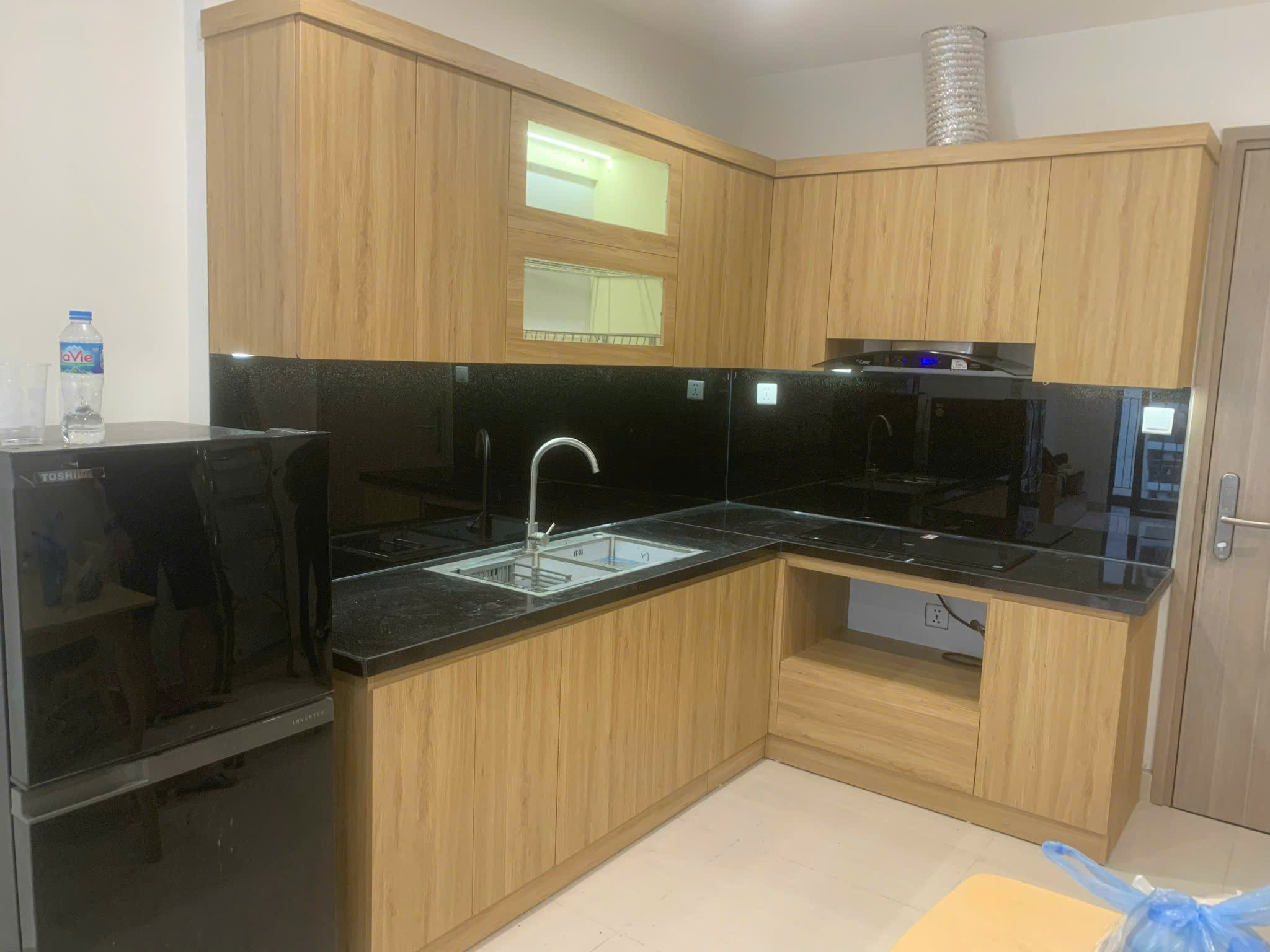 tủ bếp inox cánh nhựa 